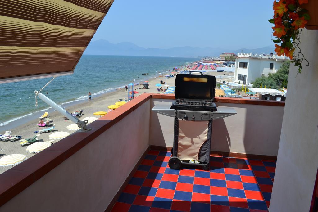 Casa Vacanze Dei Navigatori On The Sea Pontecagnano Faiano Exterior foto