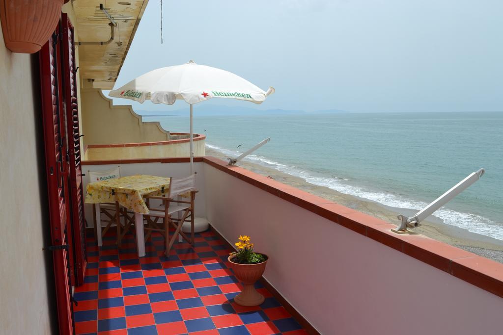 Casa Vacanze Dei Navigatori On The Sea Pontecagnano Faiano Exterior foto